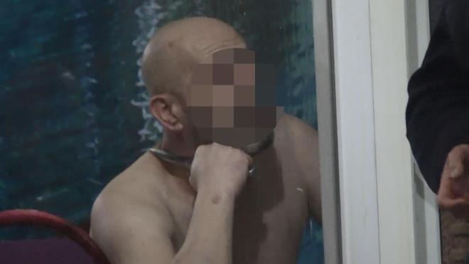 Olay, dn saat 21.00 sralarnda Osmangazi ilesi Balarba Mahallesi?nde meydana geldi. Belinde silahl bir kiiyi grenler polise haber verdi. hbar zerine blgeye Osmangazi Su nleme ve Soruturma Bro Amirlii ekipleri sevk edildi.