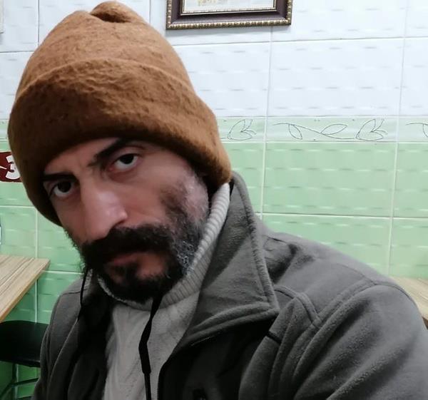 Deiik bir ekip ruhumuz vard. l diye bir ismi sempatik hale getirebilmi olmak da enteresan geliyor bana. Ayrca l karakteri aslnda yoktu, senaryoda vard ama nasl olacana dair bir fikir yoktu. Bu da bana cazip geldi. Birka ay aratrdm. Sonra karakteri var ettik.