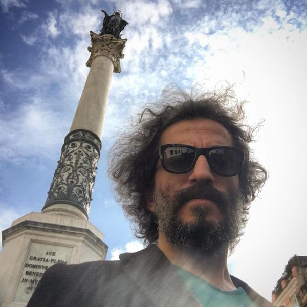 Oyunculuk serveninden zel hayatna kadar merak edilenlerini anlatan Mehmet Usta, itiraflaryla dikkat ekti.