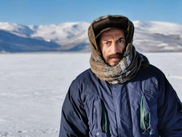 Zaten biraz da Joker'den evrilme diyebiliriz. Biz onu komple greenbox da ektik. Dolaysyla mekan duygusu yok. Herhalde en ok bloombox'ta oynayan oyuncu benim. 114 blm Bez Bebek, byk bir deneyim oldu.