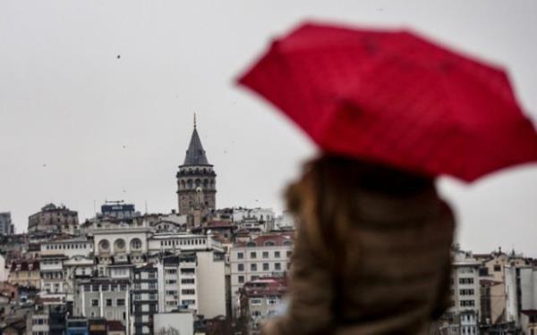 R�zgar�n pazartesi sabah ilk saatlerden itibaren b�lge genelinde �stanbul, Edirne, K�rklareli, Tekirda�, Kocaeli, Sakarya ile Yalova'da kuvvetli ve tam f�rt�na �eklinde esmesi bekleniyor.