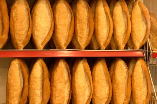 Yozgat'ta yzde 14 zam<br>  Yozgat?ta eyll ayndan itibaren 1 lira 75 kurutan satlan 200 gram ekmek, bugnden itibaren 2 liradan satlmaya balad. Yozgat?ta ekmee 1 Aralk 2021 tarihi itibariyle 25 kuru zam geldi. Zamla birlikte 200 gram ekmein sat fiyat 2 liraya ykseldi. Yozgat Ticaret ve Sanayi Odas Bakan Sinan elik, zamma ilikin ?Dolar kurunun hzl art sonras son 2 haftada 50 kiloluk un fiyat 200 TL'den 350 TL?ye ykseldi. Yine bu sre ierisinde ekmek reten frnclarmz ciddi manada zarar iindelerdi." dedi.