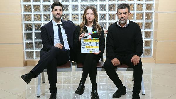 Genel ynetmenliini Onur Tan'n, ynetmenliini ise Orkun atak'n stlendii, senaryosunu Sadettin Tolan ile Ali Buhara Mete'nin kaleme ald Benim Hayatm dizisinden final haberi geldi.