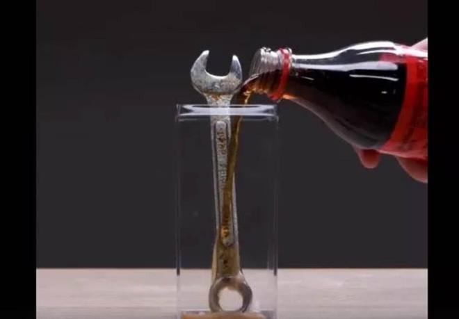 Yarm saatlik beklemenin ardndan sildiinizde pasn tamamen temizlendiini grebilirsiniz.