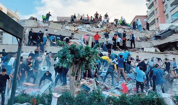 Marmara depreminin olma zaman geldi<br>    Faylar hareket ettikleri zaman hareket ettikleri yndeki kayalar sktrr; bu da olmas beklenen bir depremi daha ne eker. Buna stres transferi ya da halk dili ile tetikleme diyoruz. 17 Austos depremindeki hareketin Marmara?daki bir depremin olma olaslnn yzde 15 kadar artrd hesaplanyor. Tm bunlar st ste koyduumuz zaman Marmara?da bir depremin olma zaman gelmitir. Ancak bunu kesin bir ifade olarak kabul etmemek gerekir, nk doa hibir zaman bizim beklediimiz gibi dzenli, davranmayabilir.