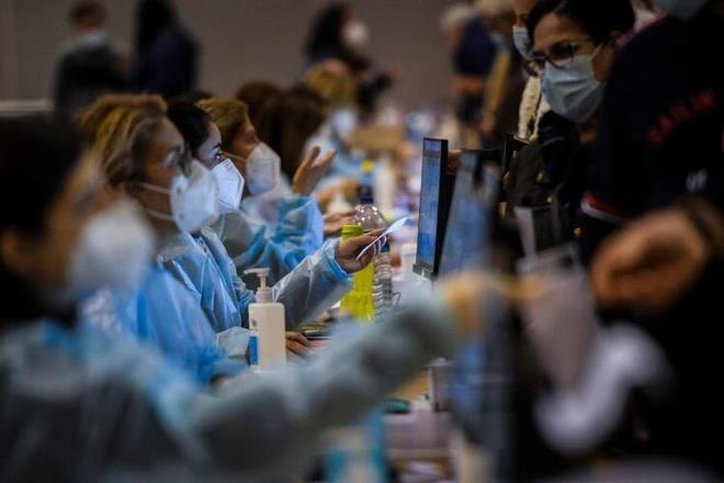 nmzdeki gnlerde ann yeni varyanta kar koruma etkisi ile ilgili daha doru bilgilere ulaacaklarn belirten Horowitz 'umutluyuz' dedi.srail medyas ise lkemizde de kullanlan Pfizer/BioNTech asnn Omicron varyantnn bulamasn yzde 90 orannda azalttn ne srd.