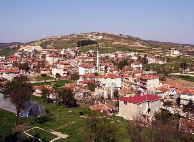 Vize- Krklareli  <BR>  stanbul'a yakn olmas nedeni ile zellikle hafta sonlar kaamak yaplan Vize, 2012 ylnda sakin ehir unvann ald. Birok medeniyetin izlerini tayan blge, tarihi yaplaryla n plana kyor. Vize'nin doal gzellikleri tarihi kadar zengin bir zellie sahip.