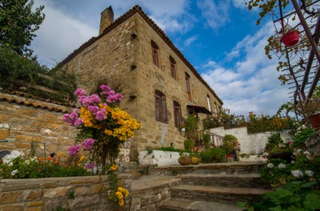 Gkeada- anakkale  <BR>  Tm kriterleri karlayarak 2011 ylnda sakin ehir olarak anlan Gkeada, Trkiye'nin bat ucunda yer almas nedeni ile gnbatmyla mehur bir blge olarak biliniyor. Trkiye'nin ilk ve tek sualt park da burada bulunuyor.