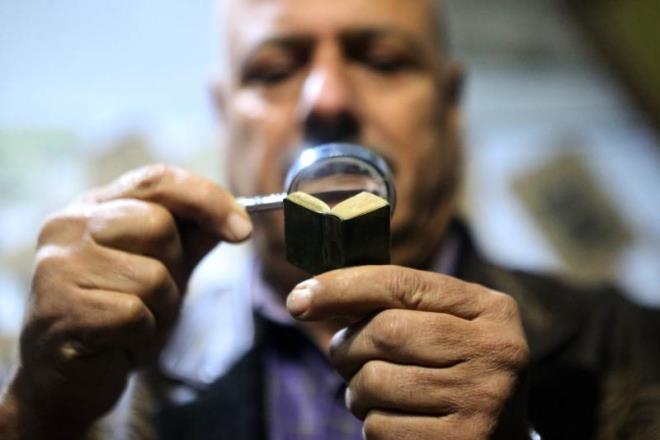 Mzede 25 bin para deerli eya var      Nevvar, AA muhabirine, kurduu kk mzede, Salt ehrinde yer alan 25 bin para kltrel deere yer verdiini, bunlarn tarihinin 20. yzyln balarna kadar gittiini syledi.      Salt kentindeki eski eserleri bir araya getirerek kurduu mzeden kazan salamadn anlatan Nevvar, tam tersine bu antika eserleri ve koleksiyonlar sahiplerinden satn almak iin on binlerce dolar harcadn belirtti.      Nevvar, mzenin kentin en bilinen yerlerinden biri haline geldiini, Salt' ziyaret eden tarihi eser ve koleksiyon merakls yabanc turistlerin yan sra rdnl vatandalarn da urak mekanlarndan olduunu ifade etti.