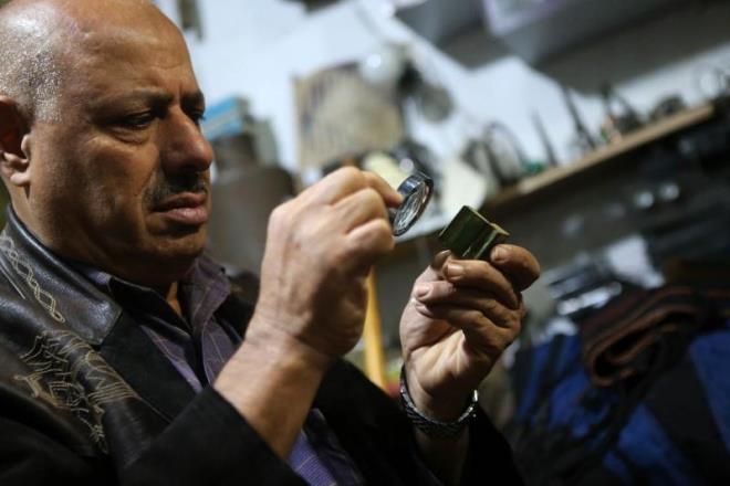 rdnl brahim Ahmed Nevvar antika, kltrel miras ve koleksiyon merakllarnn ilgisini eken en kk Kur'an nshasn kendi kurduu Kalc Halk Miras Mzesi'nde muhafaza ediyor.      Kltrel miras deeri tayan eyalar edinme sevgisi, 62 yandaki Nevvar' imkanlar ve donanmyla mtevaz, sahip olduu kltrel varlklar asndan zengin bir mze kurmaya yneltti.