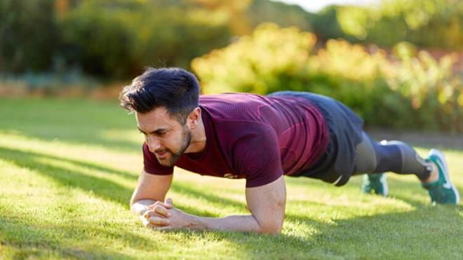 4.Hareket etmeyi prensip haline getirin<br>  Egzersizin ruh halini ykselten etkileri artk herkese biliniyor. Ancak burada yaplan en byk yanl, birok insann hala spor salonunda egzersiz yaparak ya da uzun mesafeler koarak bu faydalar elde edeceini sanmas. Vcudunuzu zevk alacanz ekilde hareket ettirin! Her eyden nemlisi planlamadan hareket etmeyi gnlk yaamnza entegre etmenin kalc yollarn arayn.