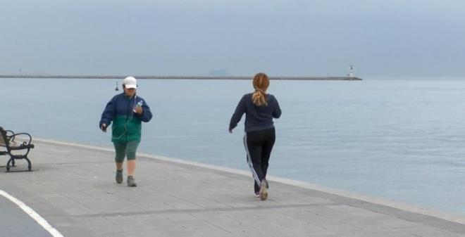 skdar, skdar Sahili<br>    stanbul'un popler semti olan skdar, Harem'e kadar uzanan yry parkuruyla youn ilgi gryor. Sabahn ilk saatlerinde Kz Kulesi manzaras eliinde yry yapmak isteyenler, yolu uzatmak istedikleri takdirde Beykoz'a doru ilerleyebiliyor.