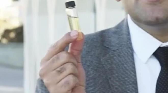 Enerji bataryalarnn pazar bykl 105 milyar dolara ulaacak<br>  Mert Umut zkaynak, bu kapsamda dnya pazarn taradklarn, ne kan sektrleri belirlediklerini sylyor. Enerji haliyle en nde gelen alanlardan biri. Bu nedenle Borofen almalarn ilk etapta enerji uygulamalarna ynlendirdiklerini anlatyor. zkaynak?n verdii bilgilere gre 2025 ylnda Enerji Bataryalarnn pazar bykl 105 milyar dolar olacak. ?Buradan Borofen teknolojileriyle pay almak ve Trkiye?nin de bu alanda da bamlln azaltmak temel hedefimiz? diyor zkaynak ve devam ediyor: