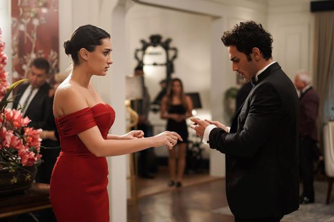 1. BLM KONUSU    Gemiindeki ar travmalara ramen, inadna hayat dolu bir kadn olan Handan, en byk hayali daha rahat bir hayata kavumak olan,  ocuklu gen bir annedir. Handan, hayallerine kavumasnn tek yolunun doru bir evlilik yapmaktan getiine inanr.