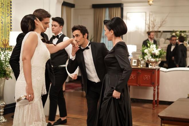 Dizinin yk ve senaryosunu ise Srma Yank kaleme alyor. Kutsi?nin ?Dndar?, Hande Doandemir?in ?Handan? karakterini canlandraca ?Annemizi Saklarken?, herkesi ekran bana kilitleyecek.