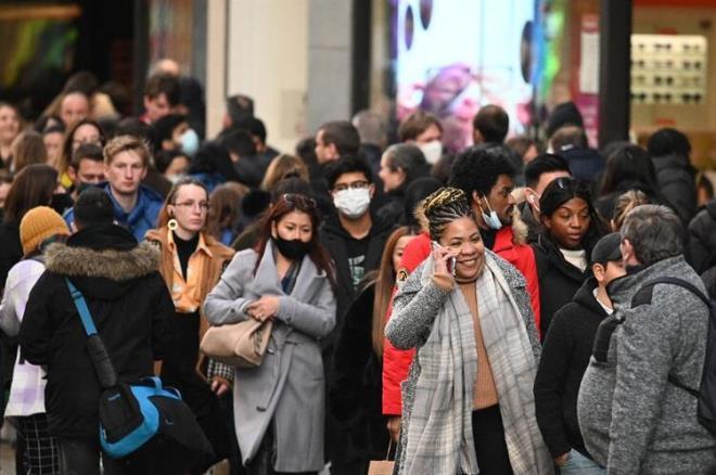 Gney Afrika'da ortaya kan ve buradan dier lkelere yaylan Omicron varyant ksa srede dnyann alarma gemesine neden oldu. Zira bilim insanlarnn Omicron hakknda hl bilmedii ok ey var.