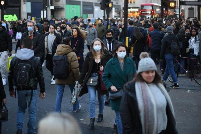 Omicron'u ilk fark eden kii olan Gney Afrika Tabipler Birlii bakan olan Dr Angelique Coetzee, varyant ile ilgili yeni bilgiler verdi.