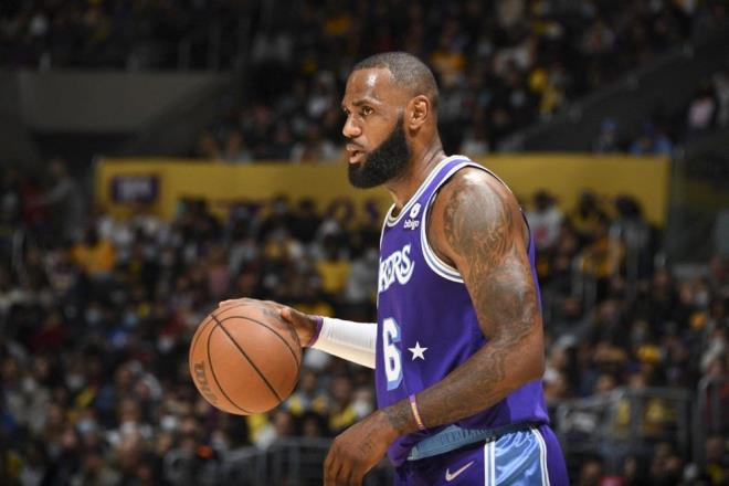 LEBRON JAMES (36)  <br>  Los Angeles Lakers, Basketbolcu