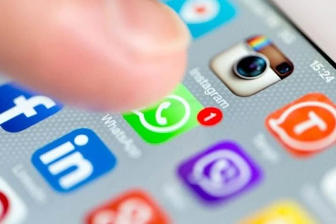 Buna benzer bir zellik Facebook ve Instagram'da da bulunuyor. Meta (Facebook'un yeni ad) ats altndaki WhatsApp'taki bu gncellemenin ne zaman herkese alaca belli deil.      Yani artk bir mesaja cevap vermek yerine sadece mesaj beenebilirsiniz.