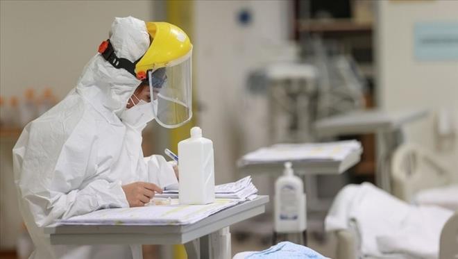 Bakan Matovic, "60 ya ve st kiiler korona virs karsnda en savunmasz olanlar ve korona virs ile mcadelemizin kilit noktasnda bulunuyorlar. Onlar aya tevik etmemiz gerekiyor. Bu son yaptmz giriimin onlar motive edeceini dnyorum. Bunun iin 500 milyon Euro deerinde bir bte hazrladk. Bu karar destekleyen tm koalisyon ortalarna da teekkr etmek istiyorum" dedi.