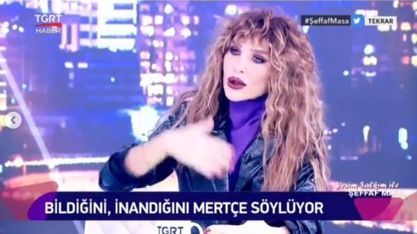 "Artk tuvalete gitmekten, istifra etmekten o kadar yorgunum ki..."  <br>  Bana bazen, 'Bu kadar hastasn, yayna nasl kyorsunuz' diyorlar, yaynn hemen arkasnda kulis var ve tuvalet var. Ben yayn esnasnda en az 5-6 kere tuvalete gidiyorum. Artk tuvalete gitmekten, istifra etmekten o kadar yorgunum ki, iimi yapmaya alyorum, bu kadar yapabiliyorum, 2 saat buraya geliyorum ve tuvalet olduu iin. Darda gezmem mmkn deil, bir yere gitmem mmkn deil.