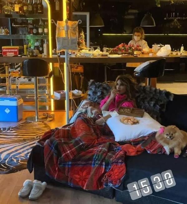 "Ameliyat olana kadar damardan beslenmeye devam edeceim"  <br>  Serengil, "Hastaneye yatrlmam ve damardan beslenme srecimi gzlem altnda srdrmem sylendi. nk azdan aldm ne bir ila ne de bir besin emilim olmad iin artk vcuduma yaramyor. Organlarm kt durumda. Ameliyat olana kadar damardan beslenmeye devam edeceim. Dn gece nefes alamadm, gece uykumdan uyandm ama bugn daha iyiyim. Dualarnz iin teekkr ederim. Aldm serum kadar iyi hissettiriyor" dedi.