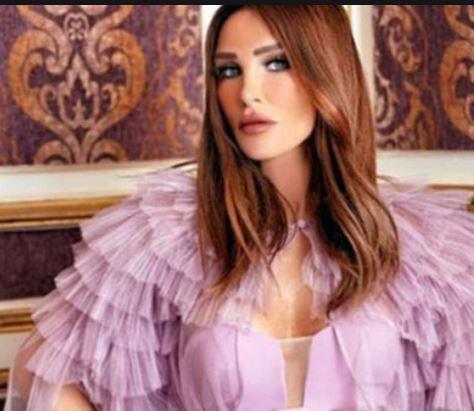 "Fenalayorum, istifra ediyorum, tuvaletin olmad bir yere gidemiyorum"  <br>  Serengil, "Boyum 1.67'ydi boyum, 1.63'e dm. oka girdim, nasl olabilir byle bir ey diye, inanmak istemedim, bir daha baktm, ok zldm, kemik erimesi balam. Zaten yemek yedikten sonra korkun derecede dumping sendromu diye bir ey var. Fenalayorum, istifra ediyorum, tuvaletin olmad bir yere gidemiyorum.