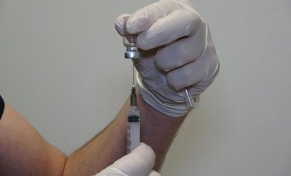 Moderna asn olanlarn ise, hastaneye yat risklerinin ilk drt ayn ardndan yzde 89'dan yzde 86'ya dt aktarld.