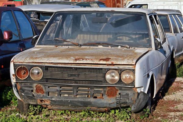 "Ara piyasasn rahatlatr"<br>    Trkiye genelinde yediemin otoparklarndaki ara says dnldnde bunun ara piyasasn da etkilediini kaydeden Topu, "u andaki aralardaki astronomik artn sebebi piyasada ara olmamas. Bu suni bir piyasa, belirli bir sre sonra yerine oturacak. Sadece bizim kendi otoparklarmzda 2 bin 500 motor ve ara var. Antalya genelinde merkezde  otopark var. leler hari. Trkiye genelini dnrsek dnyann arabas var satlacak. Bu piyasay rahatlatacaktr diye dnyorum" diye konutu.