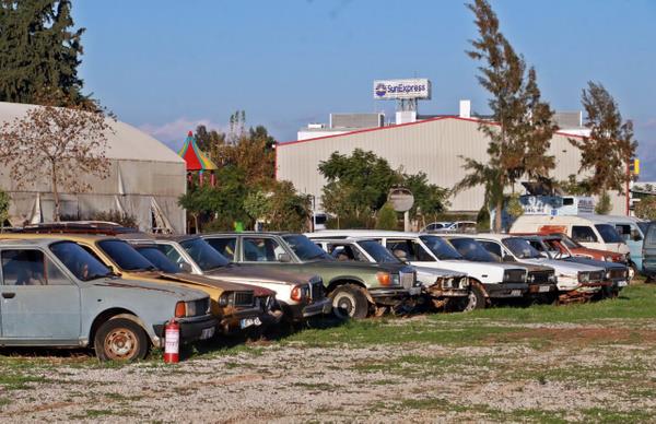 "Bunlarn hepsi bir milli servet"  <br>  Yediemin otoparklarndaki aralarn yzde 10'unun sadece sahipleri tarafndan geri alnabildiini aktaran Topu, satlamayp uzun sre kalan aralarn ise lke ekonomisine zarar verdiini syledi.