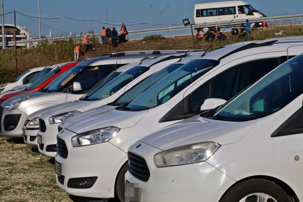 Aralarnda 2 milyon lira deerinde lks otomobillerin de bulunduu yedieminlerde iletme sahipleri oluan younluktan memnun olmadklarn, en byk sorunlarnn da yer sknts olduunu dile getirdi.