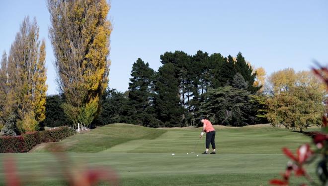 �te yandan 5 milyon n�fuslu �lke, pandeminin ba�lang�c�ndan bu yana yakla��k 12 bin 500 vaka ve 46 �l�m bildirdi. Yeni Zelanda, sakinlerin yakla��k y�zde 89'u tamamen a��land�.