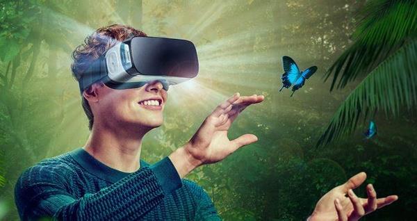 6- SANAL GER�EKL�K GEL�YOR  Baba Vanga?n�n yorumlar�n� de�erlendiren uzmanlar �nl� kahinin sanal ger�eklik ile ilgili a��klamalarda bulundu�unu �ne s�r�yor. Baz� uzmanlar Baba Vanga?n�n, ?�nsanlar�n bedenleri dik olmayacak kamburlar� ��kacak? s�zlerini de de�erlendirdi.