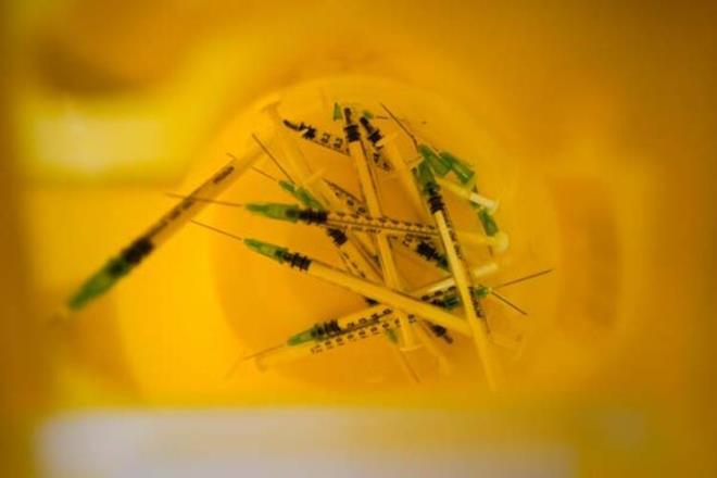 ?HIZLI YAYILIYOR?<BR>  Ulusal Sa�l�k Komisyonu yetkilisi Wu Liangyou Cumartesi g�n� yapt��� a��klamada, C�ciang?�n �� kentinde (Ningbo, Shaoxing ve Hangzhou) g�r�len salg�n�n "nispeten h�zl�" bir �ekilde yay�ld���n� duyurdu.