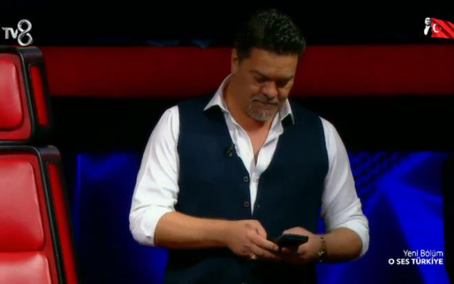 ovmen Beyazt ztrk, Riba Events organizasyon firmas sahibi Rza Cerit ile Avrupa?daki sahne programlarnn dzenlenmesi, sponsorluk ve reklam ilerine dair szleme imzalad. Szlemeye gre 31 Aralk 2022 tarihine kadar Beyazt ztrk?n temsilcisi Riba Events firmas olacak ve ztrk firmaya yzde 20 pay verecekti. Ancak Beyazt ztrk'n szleme maddelerine uymad iddia edildi.