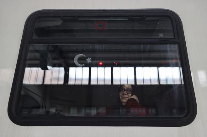 Trkiye Cumhuriyeti Devlet Demiryollar Tamaclk A.. tarafndan turizme katk salamak amacyla hayata geirilen Turistik Dou Ekspresi, corona virs salgn nedeniyle seferlerine geen yl mart aynda ara verdi.