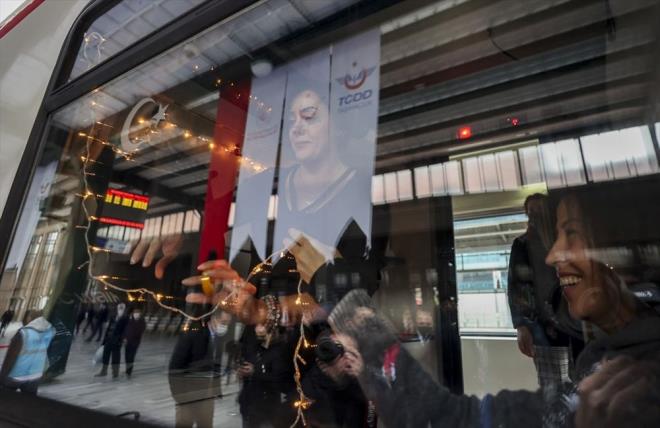 Ulatrma ve Altyap Bakan Adil Karaismailolu, Turistik Dou Ekspresi'nin Trkiye'nin sakl gzelliklerini ve zenginliklerini ok daha konforlu ekilde dnyaya tantmak zere yola ktn syledi.