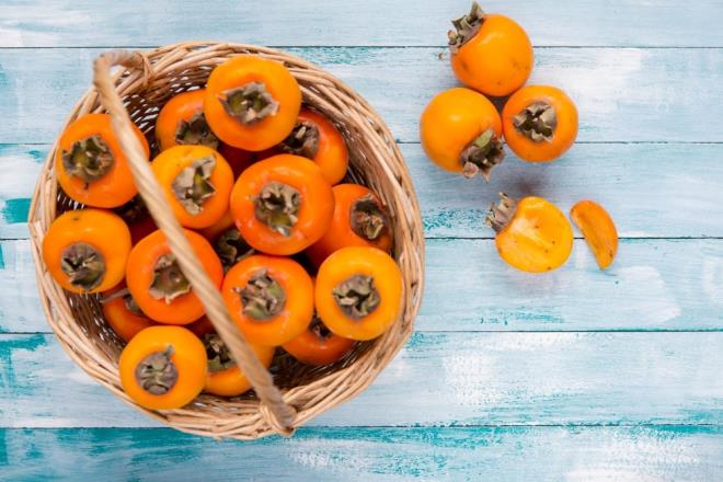 Bitkilerden elde edilen ak sar-kahverengi toz, pul ya da sngersi ktle halindeki biimsiz maddeler olan tanenler ise bitkilerin kk, odun, kabuk, yaprak ve meyvelerinde bulunuyor.