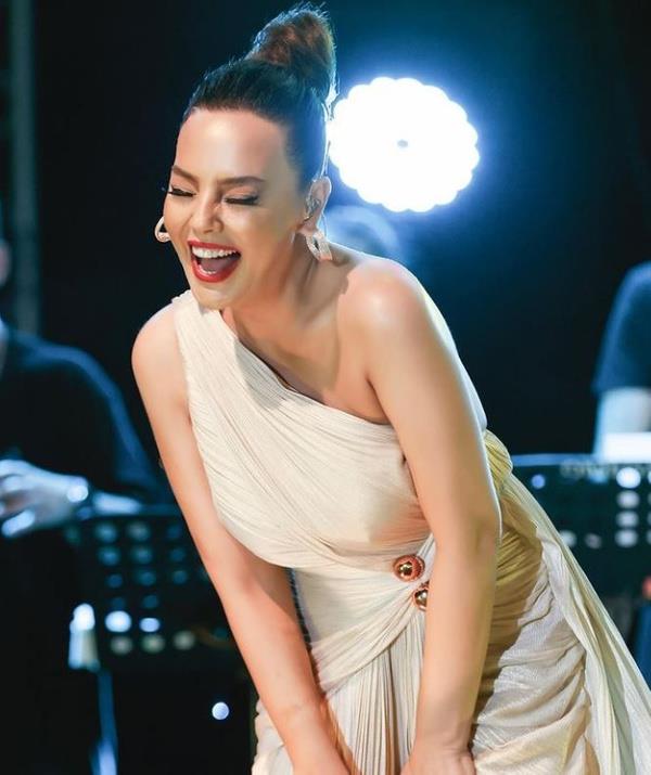 Ebru Gnde - Kbrs (900 Bin TL)