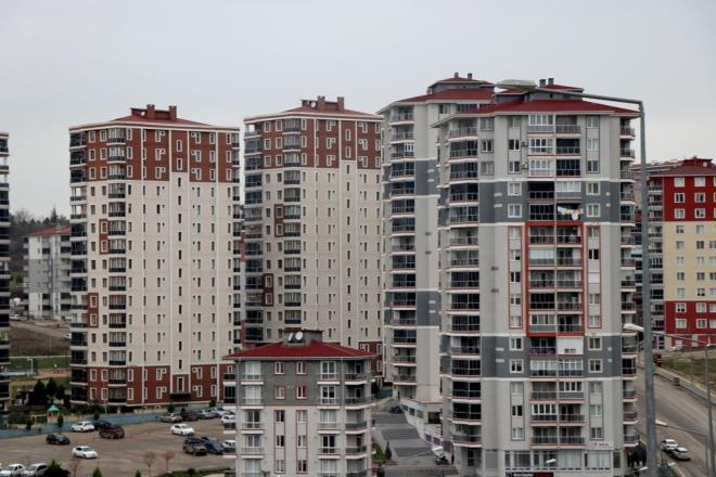 Dviz kurlarnn artmasyla birlikte Edirne'ye gelen Yunanistan ve Bulgaristan vatandalarnn, giyim ve yiyecek sektrnn yan sra emlak piyasasna da talebi artt.