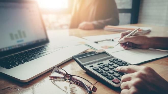 VERASET VE NTKAL VERGS    Veraset ve ntikal Vergisi'nde yeniden deerleme oran yzde 36.20 olarak belirlendi.     Evlatlklar dhil, fru ve eten her birine isabet eden miras hisselerinde 455.635 TL (fru bulunmamas halinde ee isabet eden miras hissesinde 911.830 TL),    - vazsz suretle meydana gelen intikallerde 10.491 TL,    - Para ve mal zerine dzenlenen yarma ve ekililer ile 14/3/2007 tarihli ve 5602 sayl ans Oyunlar Haslatndan Alnan Vergi, Fon ve Paylarn Dzenlenmesi Hakknda Kanunda tanmlanan ans oyunlarnda kazanlan ikramiyelerde 10.491 TL olarak dikkate alnacak.