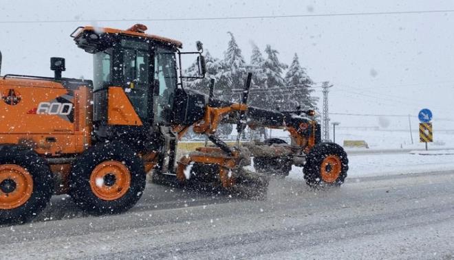 KASTAMONU'DA ETME ARA<br>  Kastamonu'nun Kre, Abana ve atalzeytin ilelerinde, kar ya nedeniyle eitime 23 Aralk Perembe gn (yarn) ara verildi.  <br>  Kentin zellikle sahil ilelerinde kar ya etkisini srdryor. Youn kar ya nedeniyle Kre, Abana ve atalzeytin ilelerinde, eitim ve retime 23 Aralk Perembe ara verildii bildirildi.