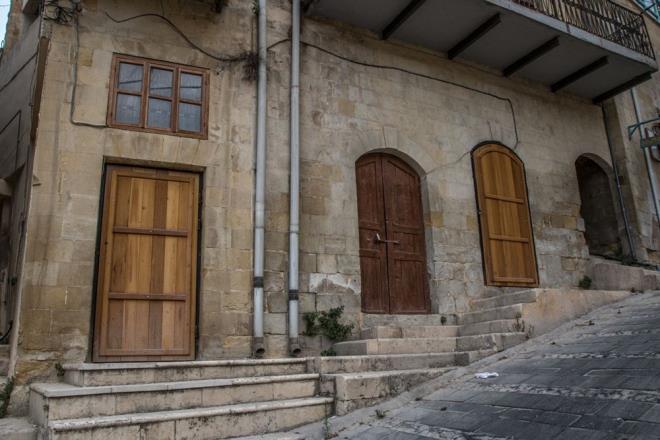 "HOGR VE KENTSEL MSAFRPERVERLN YER"    BBC?den Marta Vidal, Ortadou'nun en yeni UNESCO Dnya Miras alan olan Es-Salt ile ilgili izlemini bu szcklerle zetledi. Minarelerin ve kilise kulelerinin sileti paylat bu kk rdn ehri,UNESCO tarafndan "hogr ve kentsel misafirperverliin yeri" olarak kabul edildi.