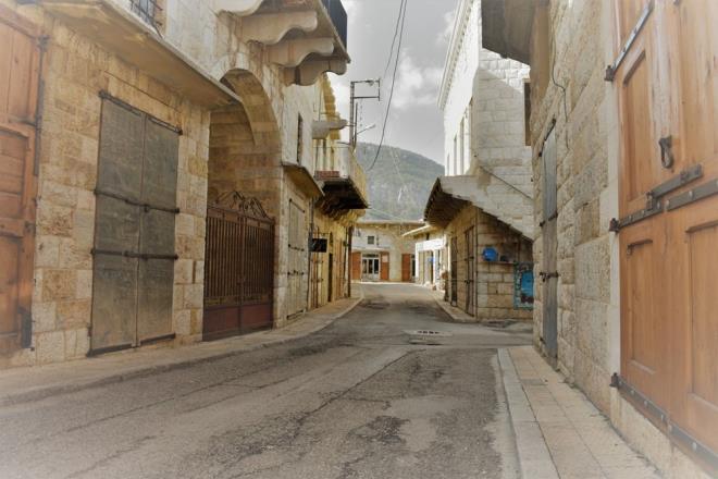 Kentin tarihi merkezinde, 19. yzyln sonlar ve 20. yzyln balarna tarihlenen, kemerli kaplar, oyma stunlar ve yksek pencereleri olan yzlerce tarihi kireta bina ykseliyor.