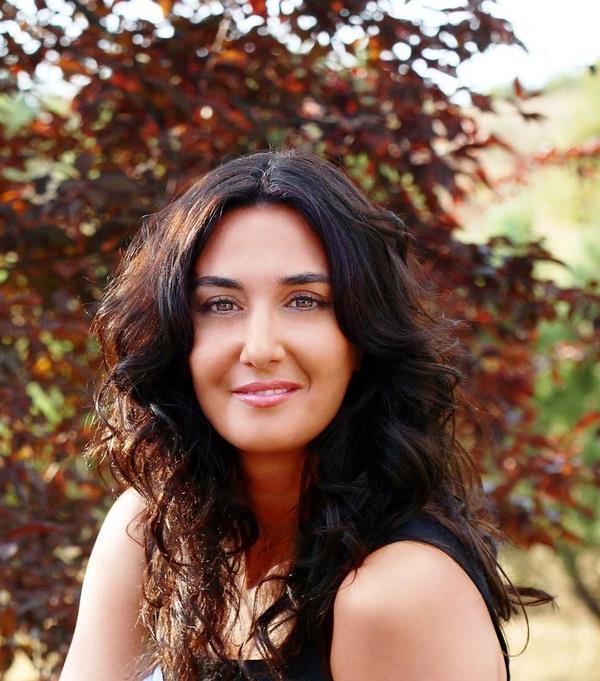 Komusuna tavsiye etti : nl oyuncu, getiimiz aylarda alann, bir komusuna da tavsiye etti. Ancak komusu Tolga'y arayarak, evde yaplan temizlik sonras mcevherlerinin kaybolduunu syledi.