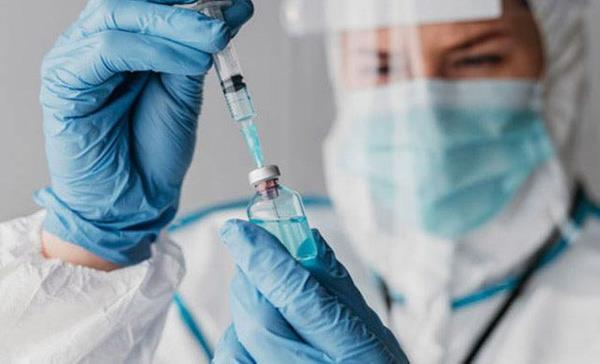 Koku ve tat kayb az  <br>  Bilimsel danmanlardan oluan bir komite de geen Perembe gn bu analizi destekledi ve koku veya tat kaybnn daha az bildirildiini syledi.