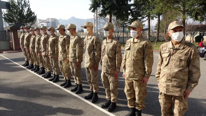 Tokat l Jandarma Komutanl bnyesinde 6 ikiz karde vatani grevini yapyor.