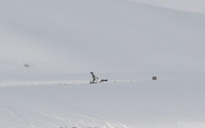 TATVAN'DA 11 ASKER EHT    Yargtay Cumhuriyet Basavcl, HDP'nin kapatlmas istemiyle Anayasa Mahkemesinde dava at, Yksek Mahkeme eksiklik bulunduu gerekesiyle iddianameyi basavcla iade etti.    Tatvan'a gitmek zere Bingl'den kalkan askeri helikopterin dmesi sonucu 11 asker ehit oldu, 2 asker yaraland.