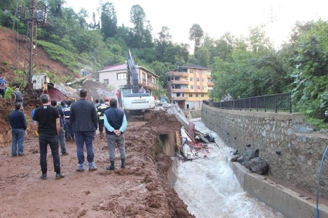 KARADENZ'DE SEL FELAKET  <br>  -Rize'de etkili olan iddetli saanak sel ve heyelana, Artvin'in Arhavi ilesinde Kapisre Deresi'nin tamas sele neden oldu.    <br>    -Yerli Covid-19 as TURCOVAC'n 3. doz klinik almasnn Ankara ehir Hastanesinde balad temmuz aynda, Kadna Ynelik iddetle Mcadele 4. Ulusal Eylem Plan akland, Konya'nn Merkez Meram ilesi Hasanky Mahallesi'ndeki bir evde 7 kii silahla vurularak ldrld.