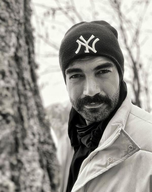 Son olarak Bir Zamanlar ukurova dizisinde barol oynayan Murat nalm, koronavirse yakaland. Sosyal medya hesabndan salk durumuyla iligli aklama yapan oyuncu, "Grip benzeri bir durum yayorum. ok hzl yaylan bir varyant olduu syleniyor. Kendinize dikkat edin" dedi.